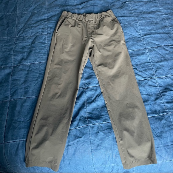 Vuori Miles Ankle Pant. Size S in Ash Color - Picture 2 of 10